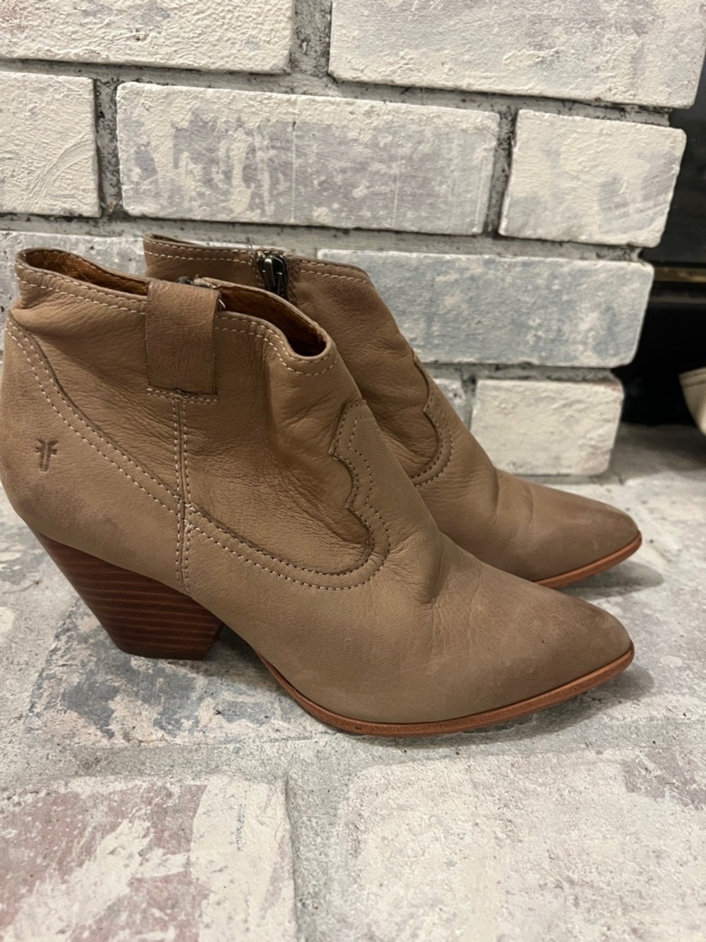 FRYE Reina Ash Taupe Leather Pointed Western Ankle Booties 8.5
